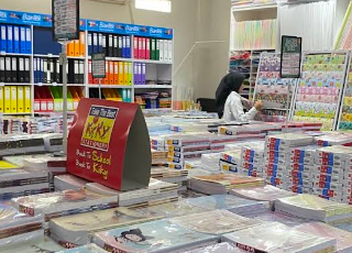 Suasana berbelanja di Panglima Besar Stationery Purwokerto, jual alat tulis dan perlengkapan sekolah. (Gmaps Almas Kaulika)